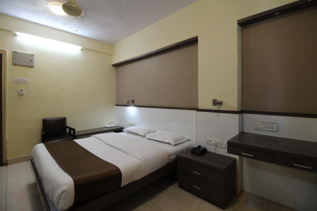 Hotel Samrat Bombaim Quarto foto