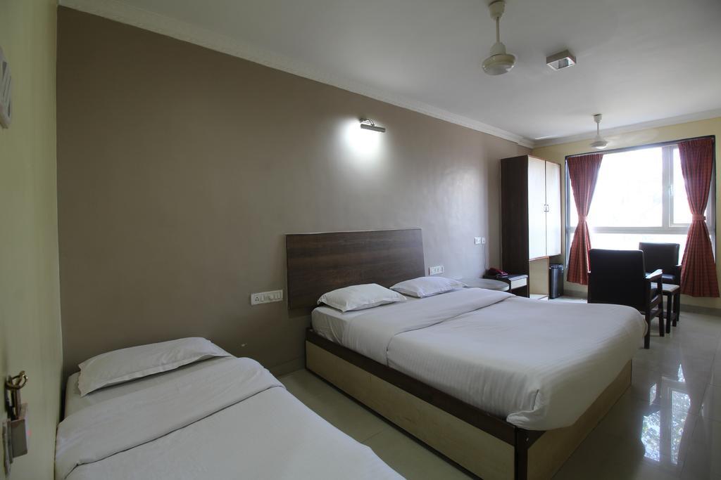 Hotel Samrat Bombaim Quarto foto