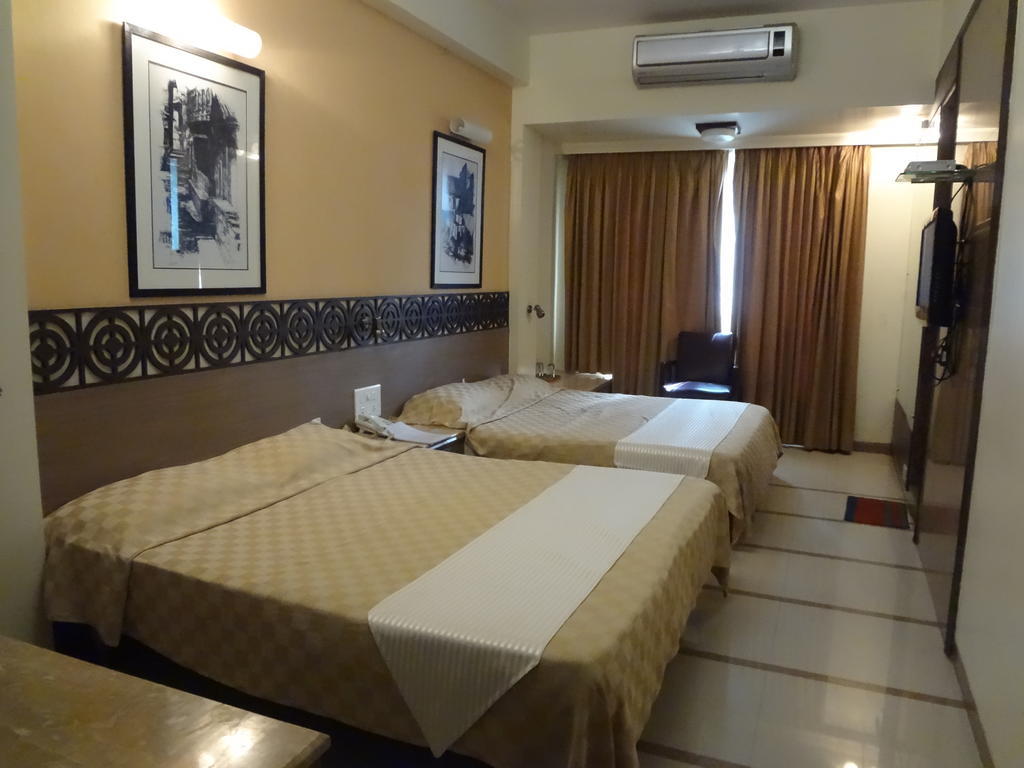 Hotel Samrat Bombaim Quarto foto